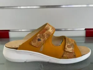 Finn Comfort gelb